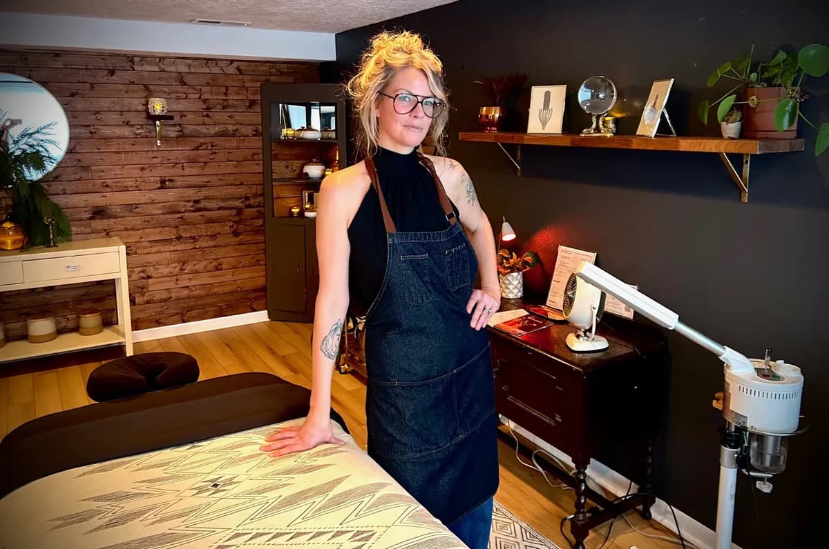 Aldercrest Logo - Booking